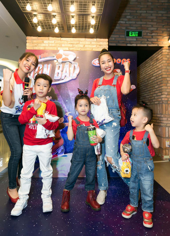 ba xa dang khoi gay chu y voi ve ngoai tre trung xinh dep