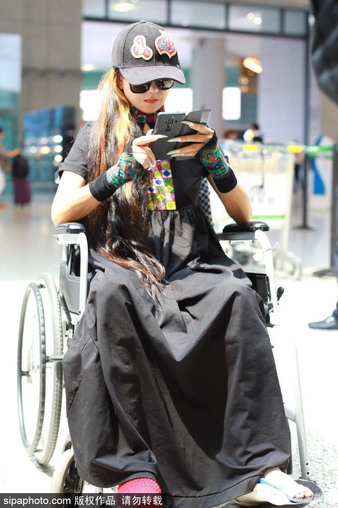 ac nu mai sieu phong phim anh hung xa dieu gay go ngoi xe lan khien nguoi ham mo xot xa