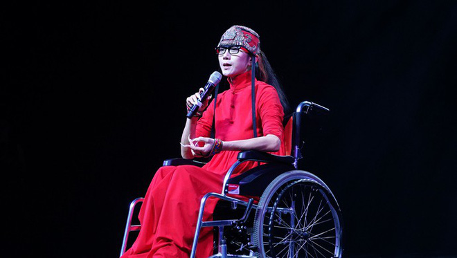 ac nu mai sieu phong phim anh hung xa dieu gay go ngoi xe lan khien nguoi ham mo xot xa