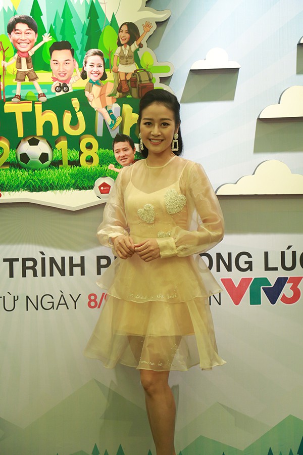 hoa minzy buon ba xuat hien sau lum xum bi fan bts nem da