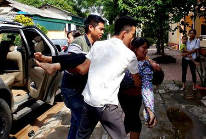 yen bai hon 40 cong nhan nhap vien vi nghi ngo doc khi