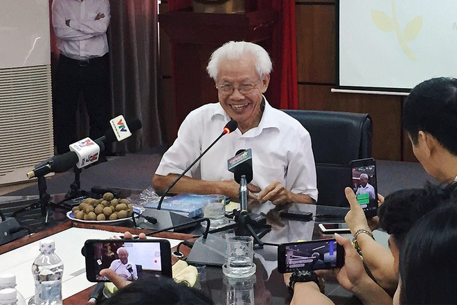 gs ho ngoc dai giai dap ve cach danh van la gay tranh cai tre con phai duoc hoc nhung thu chua ai hoc