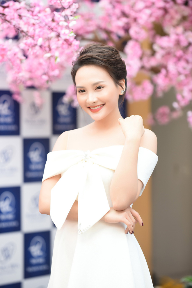 thanh huong khoe vai tran tai su kien tiet lo canh bi cuong buc tap the trong quynh bup be