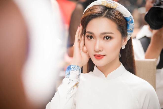 hoa hau ngoc nu toi trai qua quang thoi gian cang thang khi bi don yeu cau thu u23 van duc
