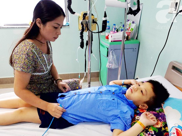 mot manh thuong quan ho tro 200 trieu dong cho be trai 8 tuoi bi ung thu mau luc nao cung cho duoc di du khai giang