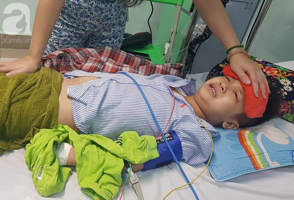 mot manh thuong quan ho tro 200 trieu dong cho be trai 8 tuoi bi ung thu mau luc nao cung cho duoc di du khai giang
