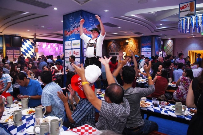 soi dong le hoi bia duc oktoberfest viet nam 2018 dien ra tai tphcm va ha noi