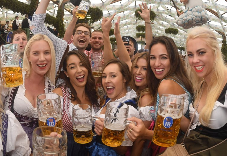 soi dong le hoi bia duc oktoberfest viet nam 2018 dien ra tai tphcm va ha noi