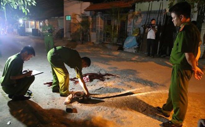 ha noi mau thuan lam an rut sung ban nhau giua dem truoc ben xe khach my dinh