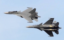 video canh hiem gap su 27 va su 30 bay o do cao duoi 100m