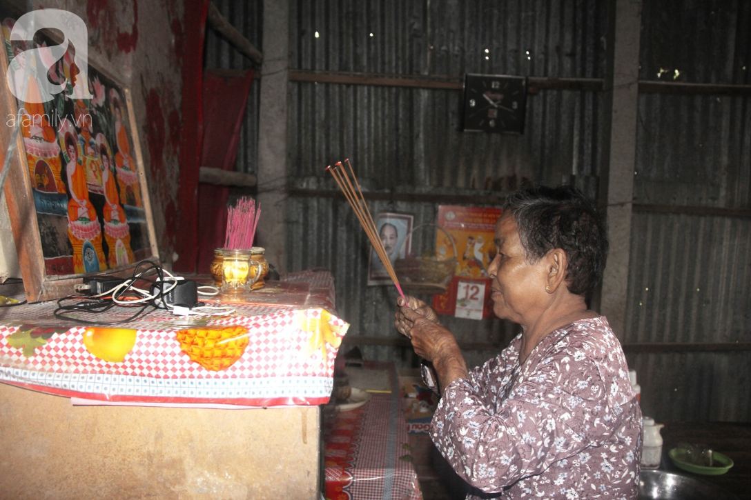 nuoc mat hanh phuc cua me gia 36 nam nuoi con trai kho lon tong ngong ma chi biet u o cuoi dua trong long sat