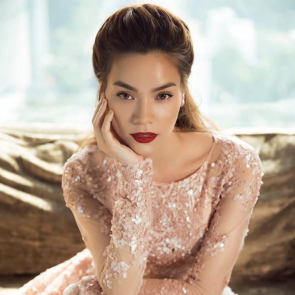 me ruot ho ngoc ha buc xuc khi con gai bi antifan choi xau