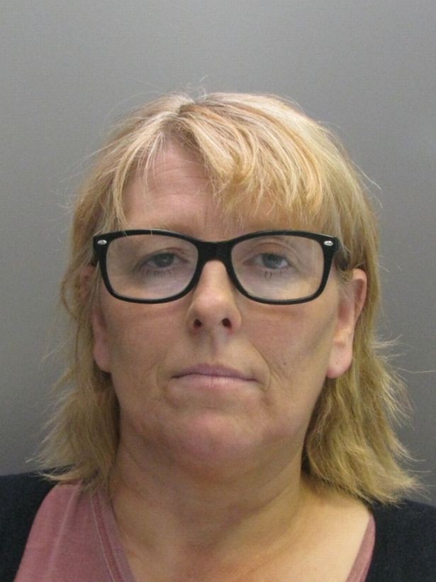 rung dong vu nu quan giao nhieu lan quan he tinh duc voi sat nhan mau lanh trong nha tu