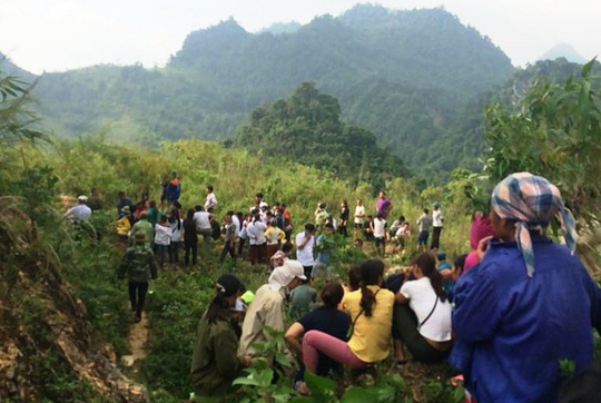hoa binh kinh hoang tai xe o to bi phi tang xac xuong vuc sau