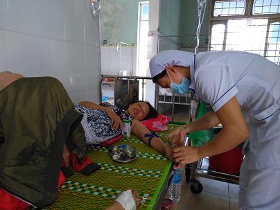 quang tri hang chuc khach bi ngo doc sau khi du tiec cuoi o nha hang