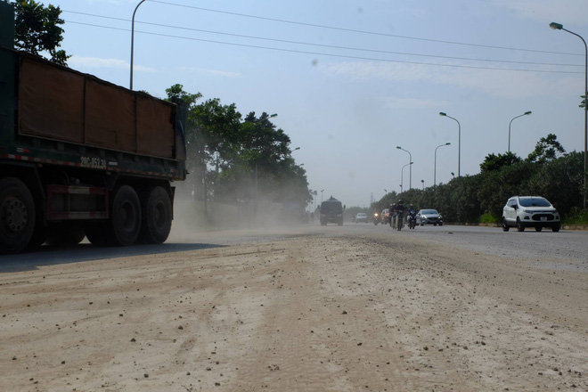 dai lo thang long hien dai nhat viet nam ngap ngua trong khoi bui nguoi tham gia giao thong truot nga