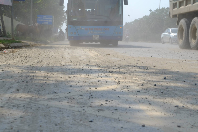 dai lo thang long hien dai nhat viet nam ngap ngua trong khoi bui nguoi tham gia giao thong truot nga