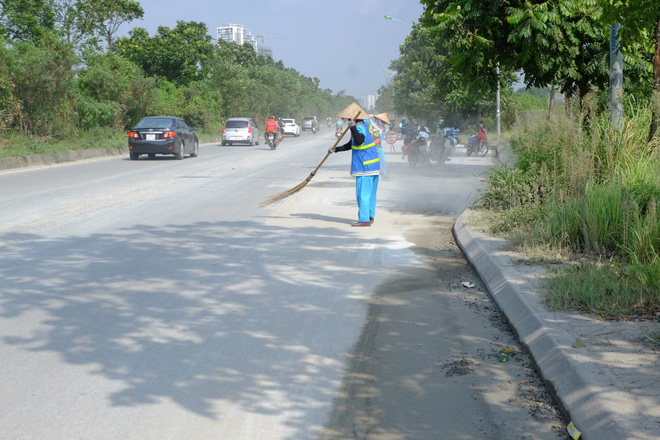 dai lo thang long hien dai nhat viet nam ngap ngua trong khoi bui nguoi tham gia giao thong truot nga
