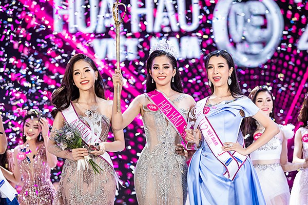 tan hoa hau viet nam 2018 tran tieu vy run ray tra loi lung tung trong buoi phong van nong