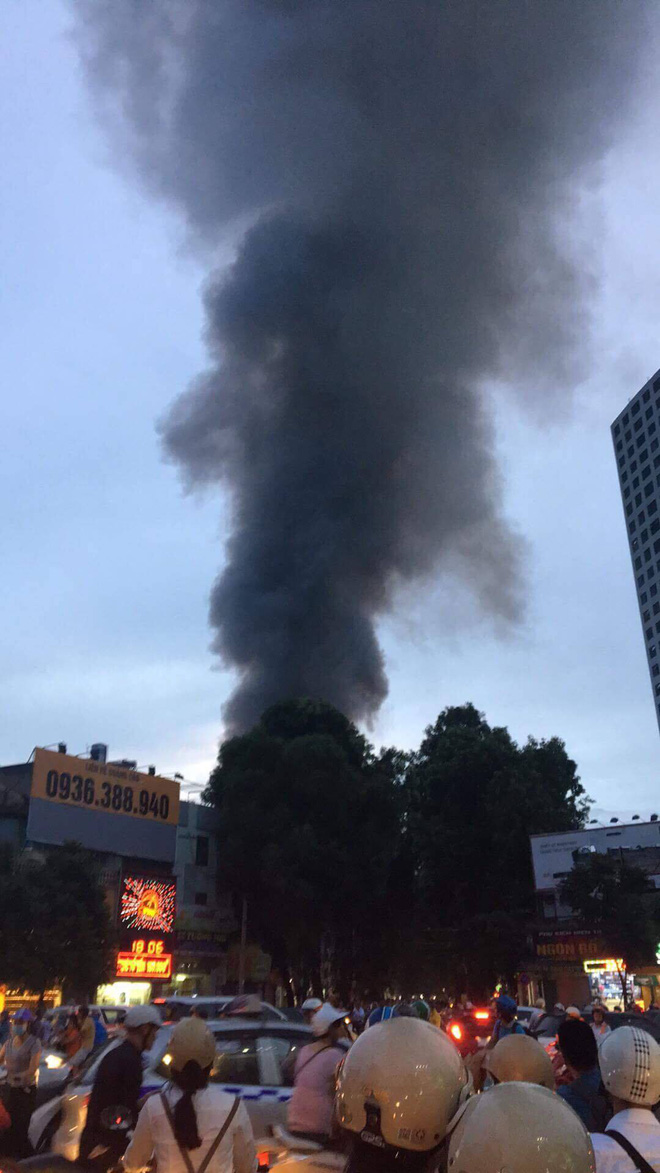 nong chay lan kinh hoang ca day tro gan vien nhi o ha noi nhieu nguoi om mat khoc nuc no