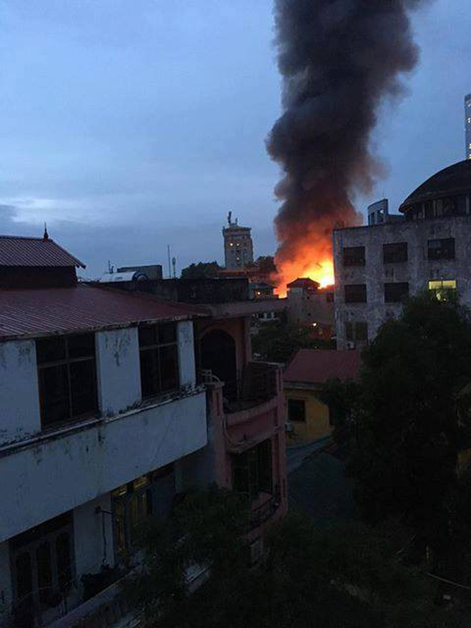 nong chay lan kinh hoang ca day tro gan vien nhi o ha noi nhieu nguoi om mat khoc nuc no