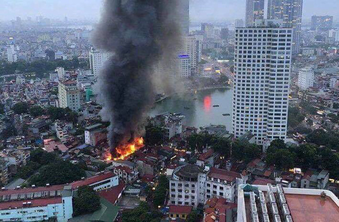 nong chay lan kinh hoang ca day tro gan vien nhi o ha noi nhieu nguoi om mat khoc nuc no