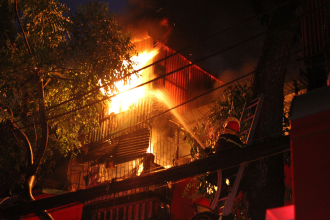 nong chay lan kinh hoang ca day tro gan vien nhi o ha noi nhieu nguoi om mat khoc nuc no