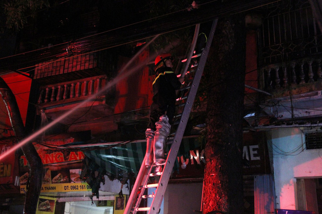 nong chay lan kinh hoang ca day tro gan vien nhi o ha noi nhieu nguoi om mat khoc nuc no