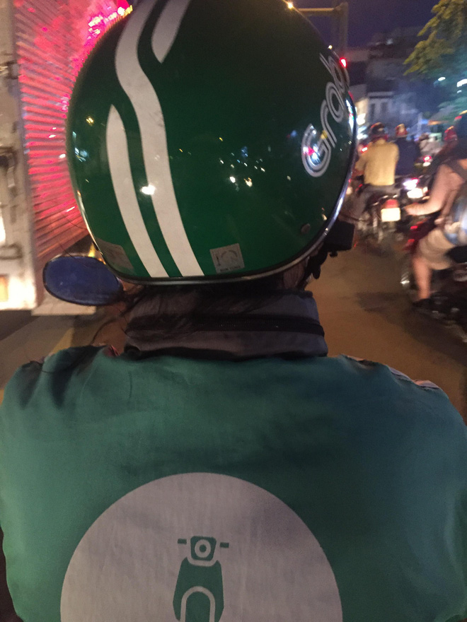 tai xe grabbike bi thanh nien dung dao khong che cuop tai san tao ton