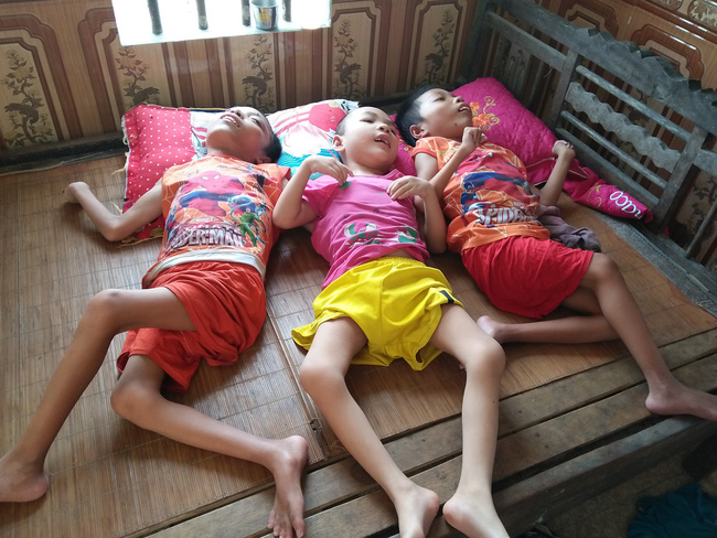 tham canh mot gia dinh co 4 nguoi con cung mac benh bai nao o nghe an