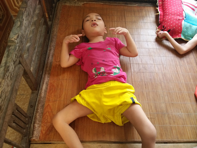 tham canh mot gia dinh co 4 nguoi con cung mac benh bai nao o nghe an