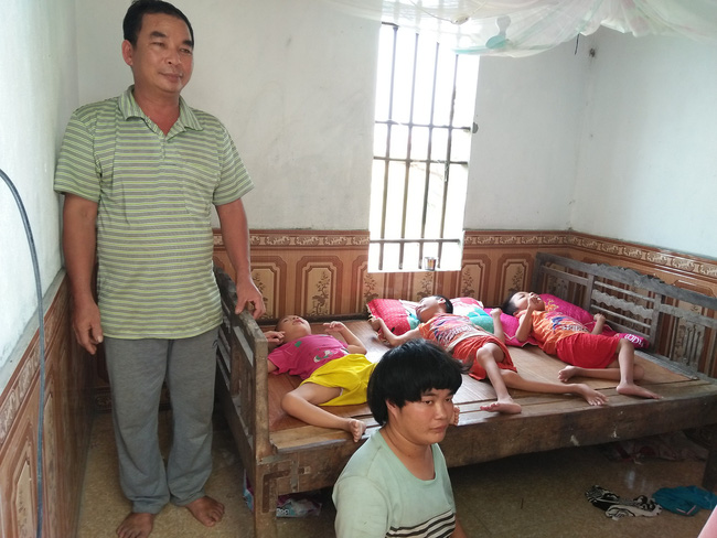 tham canh mot gia dinh co 4 nguoi con cung mac benh bai nao o nghe an