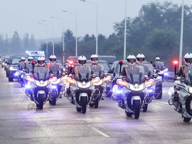 tt han quoc khep lai hanh trinh dep nhu mo lanh dao trieu tien tang qua khung