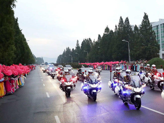 tt han quoc khep lai hanh trinh dep nhu mo lanh dao trieu tien tang qua khung