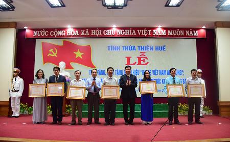 hue le trao tang truy tang danh hieu ba me viet nam anh hung