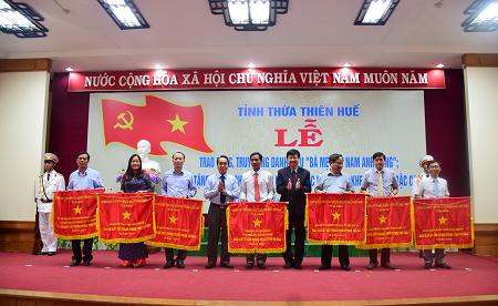 hue le trao tang truy tang danh hieu ba me viet nam anh hung