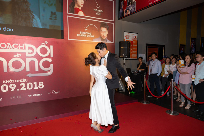 hoang yen chibi nhay cung quang dang truoc dam dong
