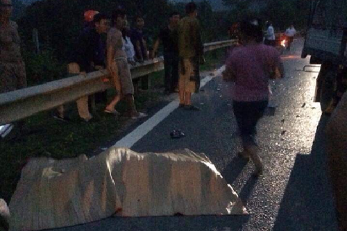 hoa binh lien tiep xay ra 2 vu tai nan giao thong khien 3 nguoi tu vong