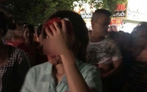 dua con di choi trung thu bat gap chong cho nguoi phu nu khac vo ra noi chuyen thi bi danh chay mau dau