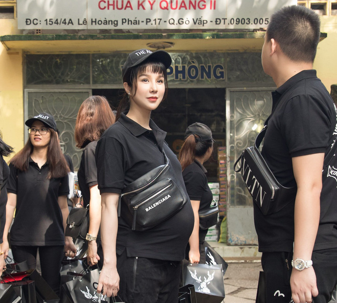 diep lam anh vac bung bau 8 thang di phat qua trung thu