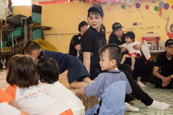 diep lam anh vac bung bau 8 thang di phat qua trung thu