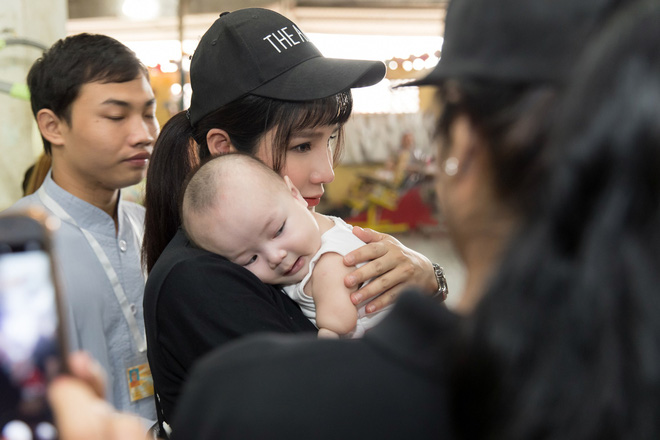 diep lam anh vac bung bau 8 thang di phat qua trung thu