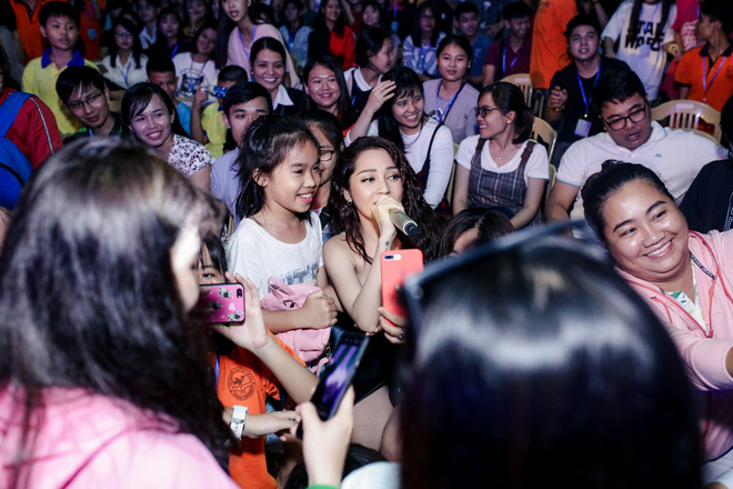 diep lam anh vac bung bau 8 thang di phat qua trung thu