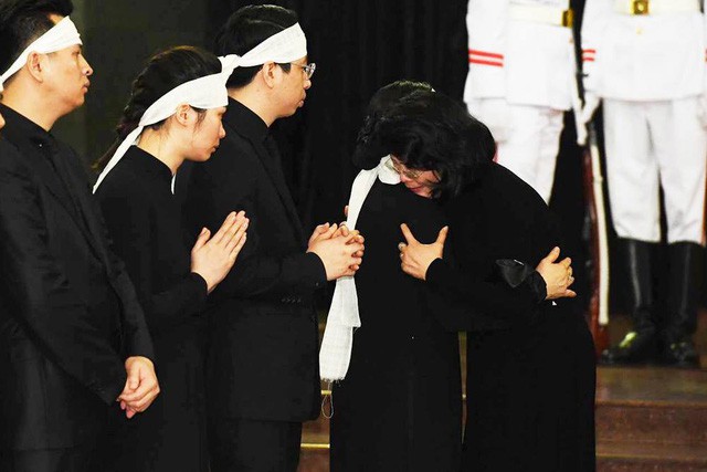 tong bi thu nguyen phu trong ghi so tang xin kinh can nghieng minh truoc anh linh dong chi tran dai quang