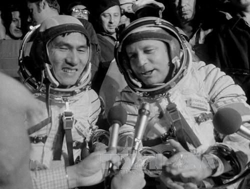 khanh thanh tuong dai nha du hanh vu tru viktor gorbatko nguoi ban than thiet cua viet nam