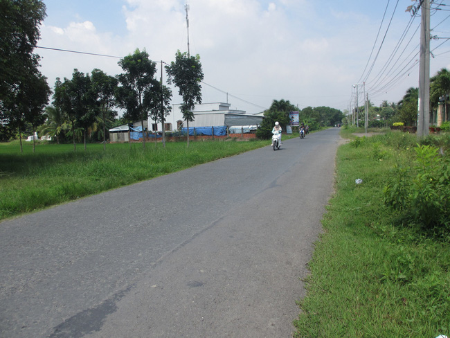 vinh long bat 2 thanh nien tao ton dap nga nguoi phu nu xuong duong de cuop xe may luc rang sang