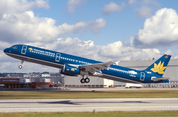 mot phi cong vietnam airlines bi tam giu tai nhat vi mua do quen tra tien