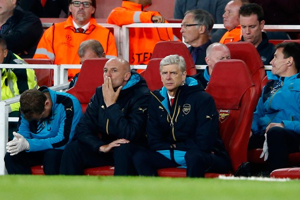 sir alex ferguson phao thu sai lam neu sa thai wenger