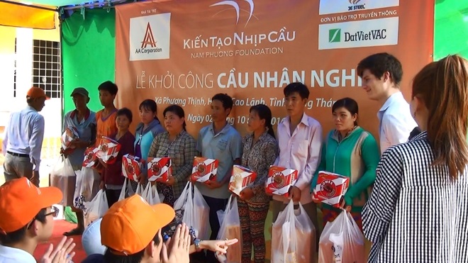 nam phuong foundation khoi cong xay cau cho nguoi dan ngheo dong thap