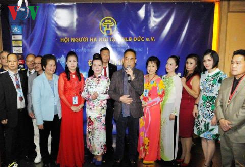 nguoi viet tai nuoc ngoai huong ve 62 nam giai phong thu do